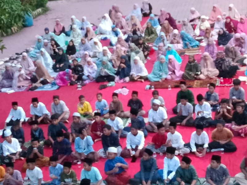 SHALAT TARAWIH BERSAMA
