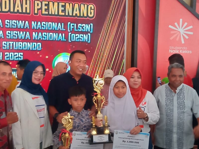 PENYERAHAN HADIA LOMBA FLS3N DAN O2SN